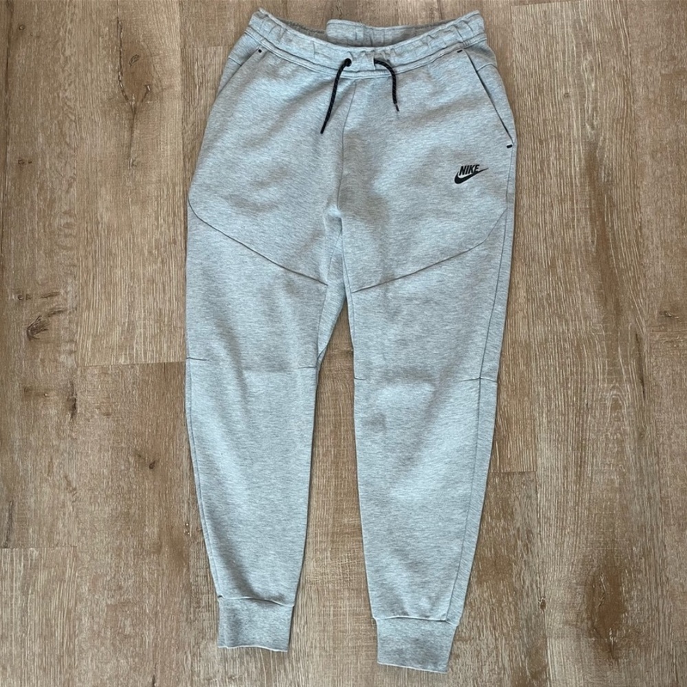 Nike Men's Gray Jogger Pants